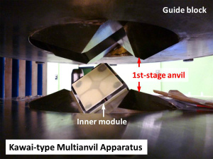 An inner module of the Kawai-type multianvil apparatus loaded on lower first-stage anvils (just before compression)